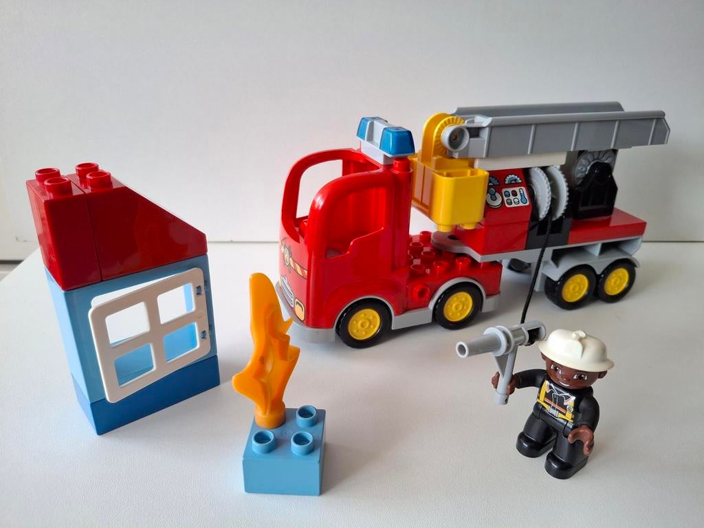 Duplo 10592. Brandweertruck met brandend huis.  Ladderwagen, Ophalen of Verzenden, Duplo