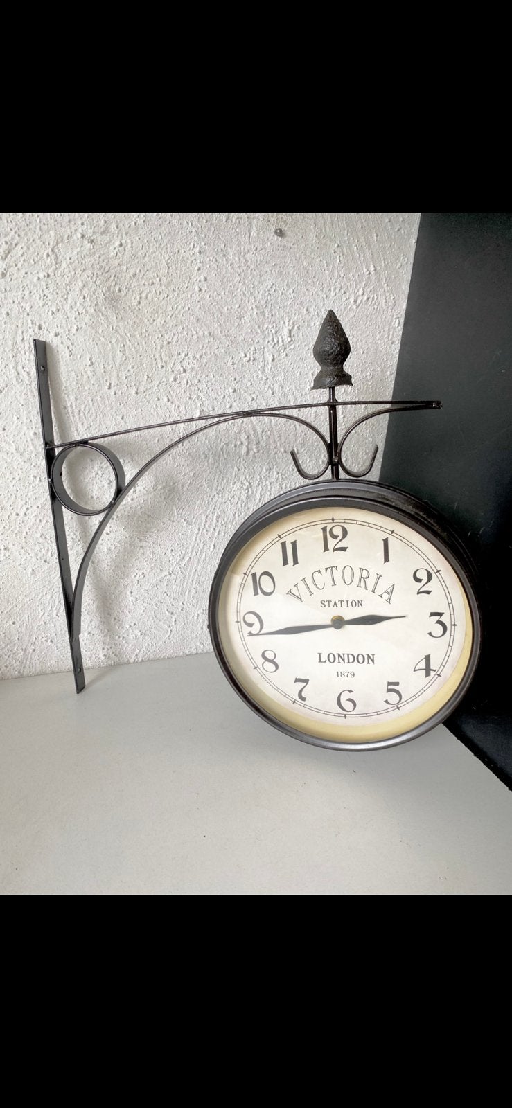 decoratieve DUBBELZIJDIGE STATIONSKLOK, Huis en Inrichting, Woonaccessoires | Klokken, Ophalen, Analoog, Zo goed als nieuw, Retro