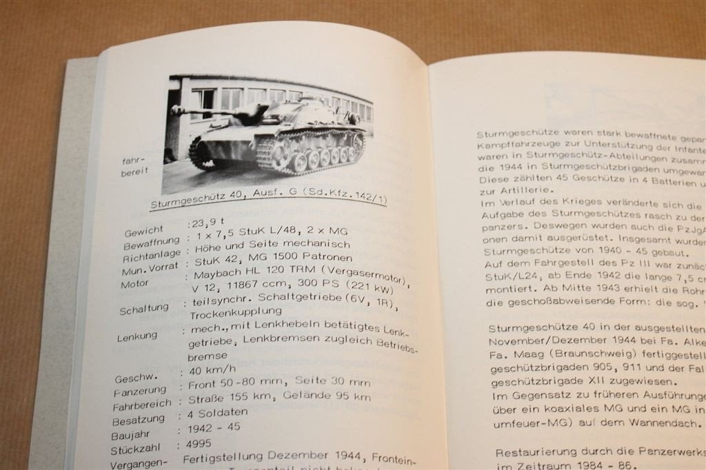 Panzermuseum Munster — Fahrzeugkatalog, Tanks, Pantserwagens, Ophalen of Verzenden, Tweede Wereldoorlog, Gelezen, Overige onderwerpen