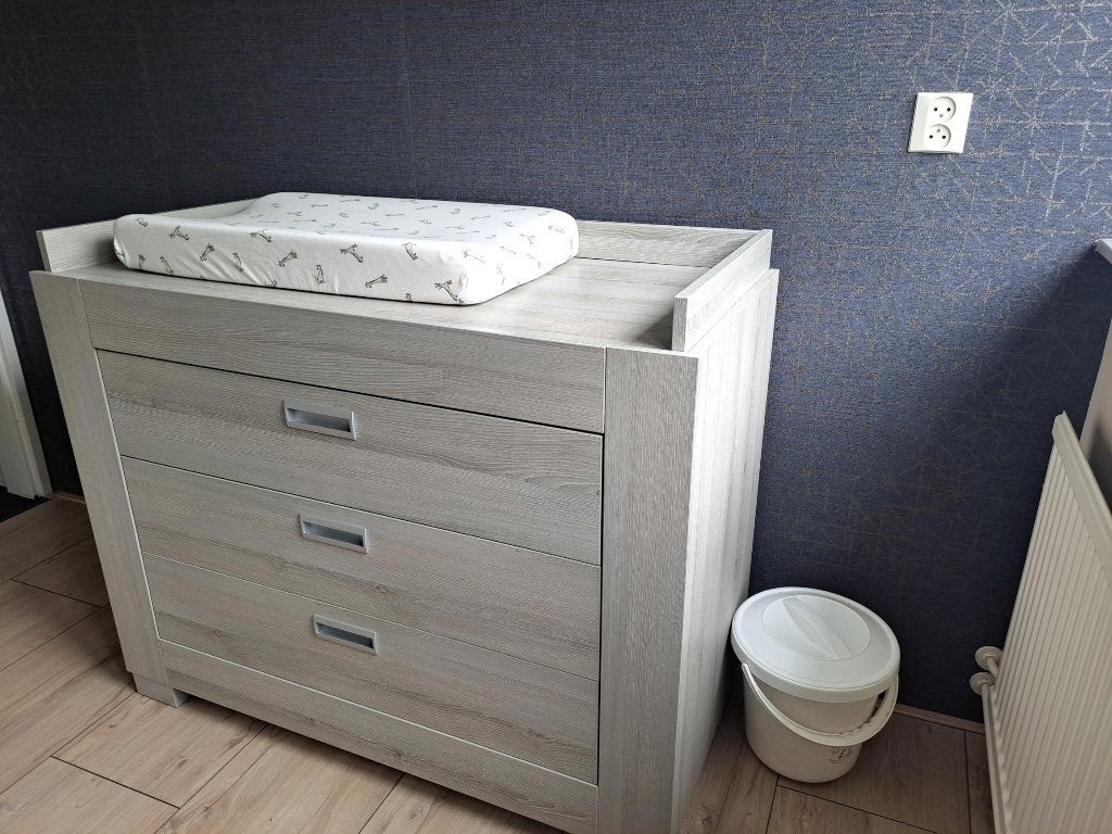 Set babykamer licht hout (ledikant, commode en kast)., Ophalen, Gebruikt, Eenpersoons