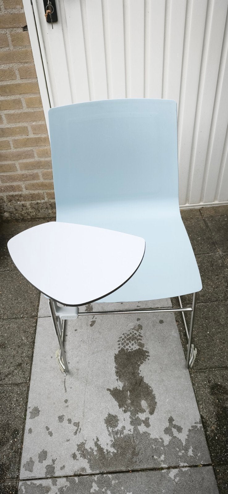 A-i-ra stoel met schrijftablet - lichtblauw, Ophalen, Gebruikt, Modern, functioneel, Blauw