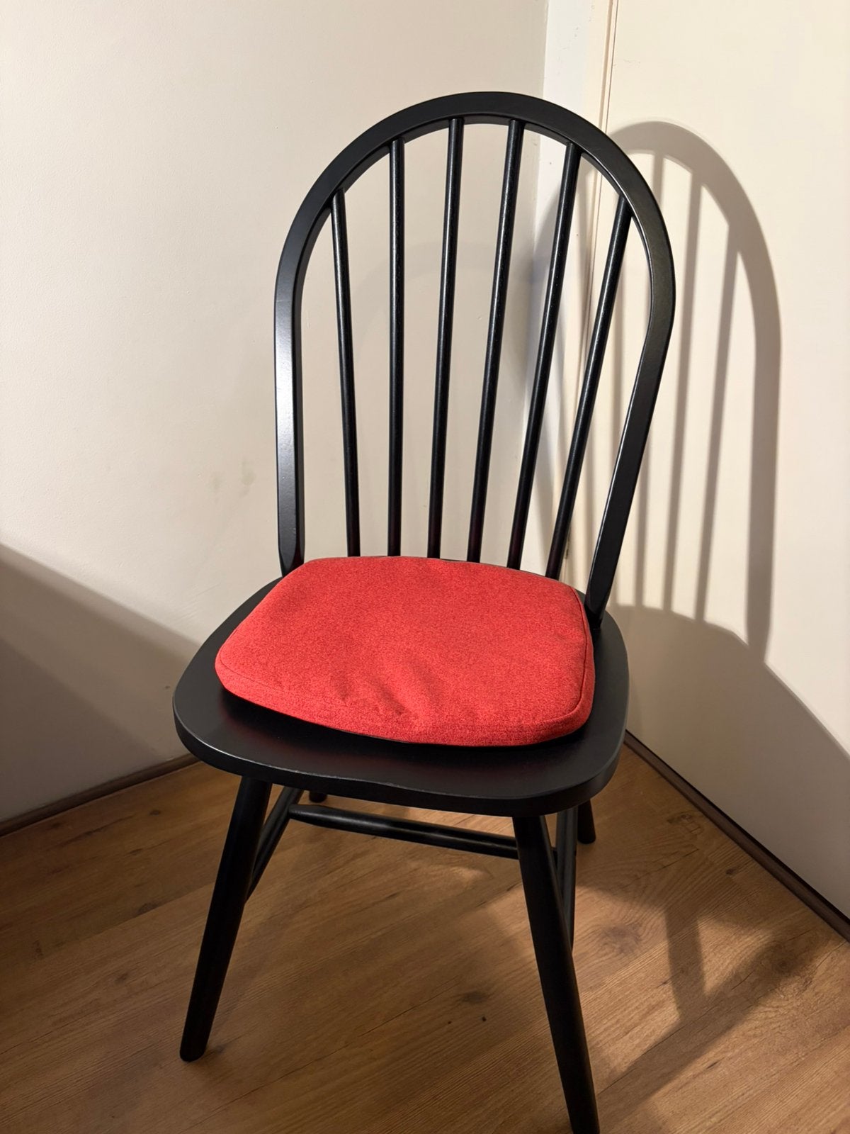 TE KOOP 4x SKOGSTA Eetkamerstoel + Kussen - Zwart, Huis en Inrichting, Ophalen, Zwart, Zo goed als nieuw, Vier
