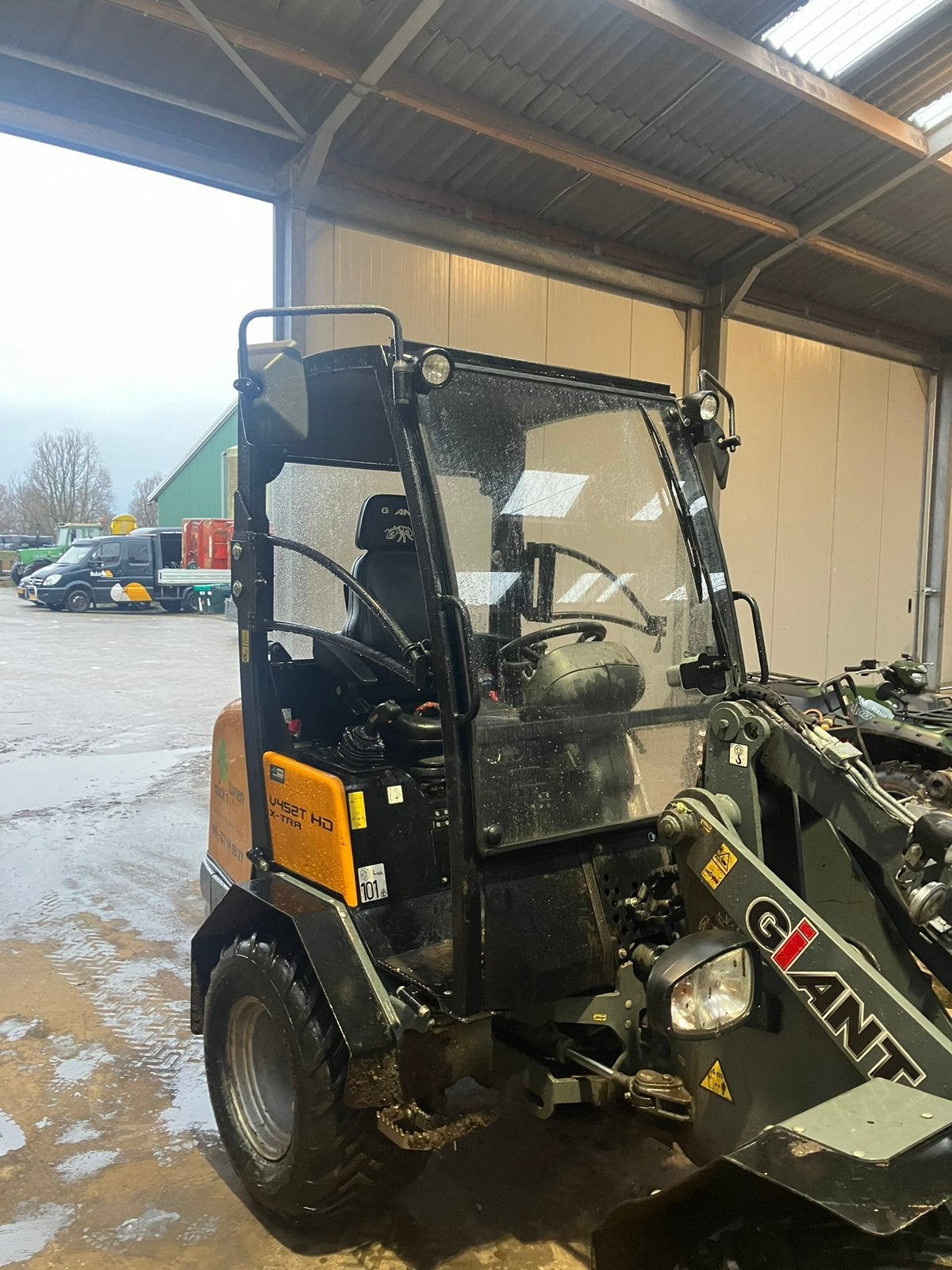 Cabine Giant 452, Ophalen, Wiellader of Shovel