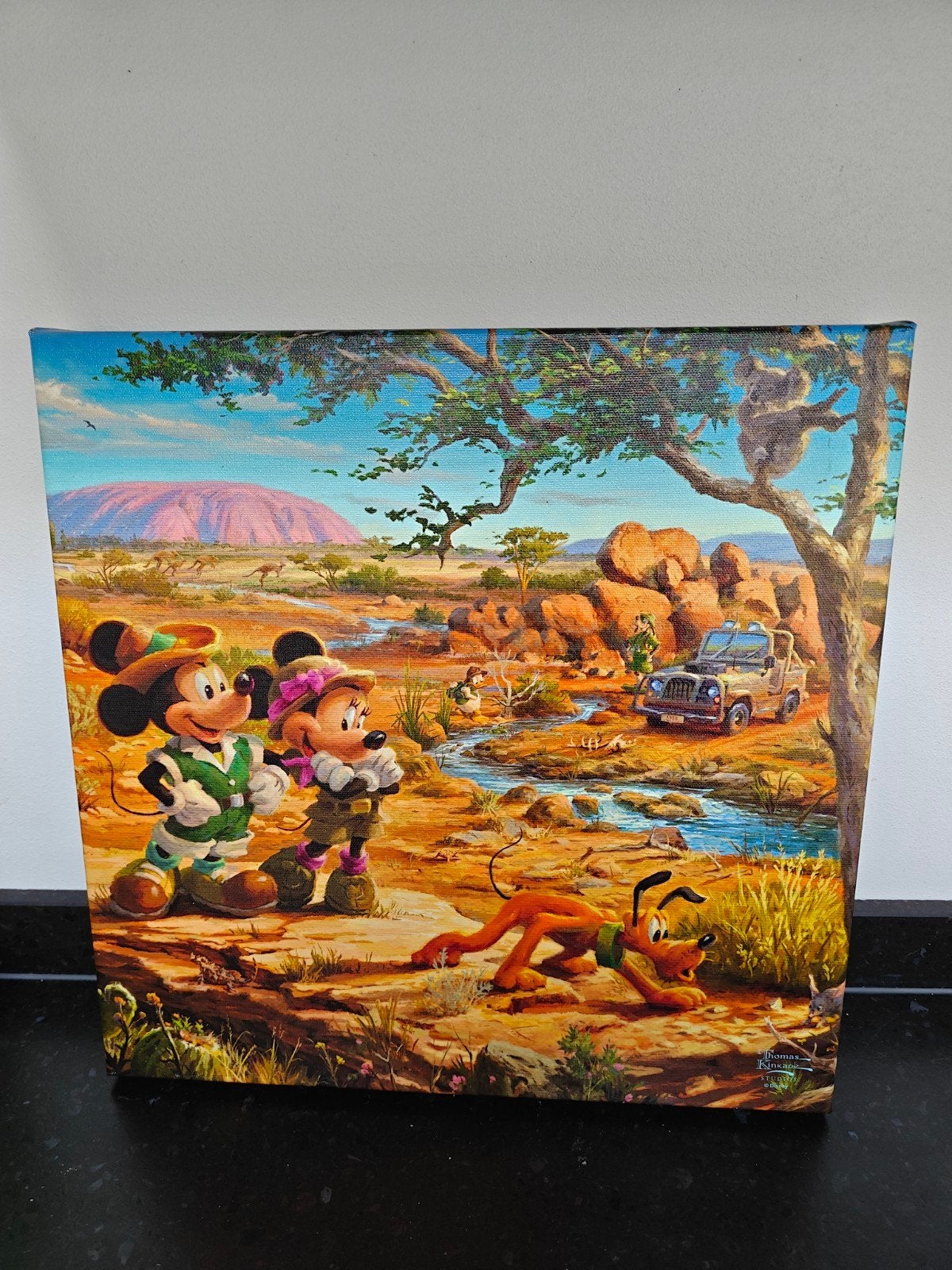 Disney mickey en minnie in the outback., Ophalen of Verzenden, Mickey Mouse, Beeldje of Figuurtje