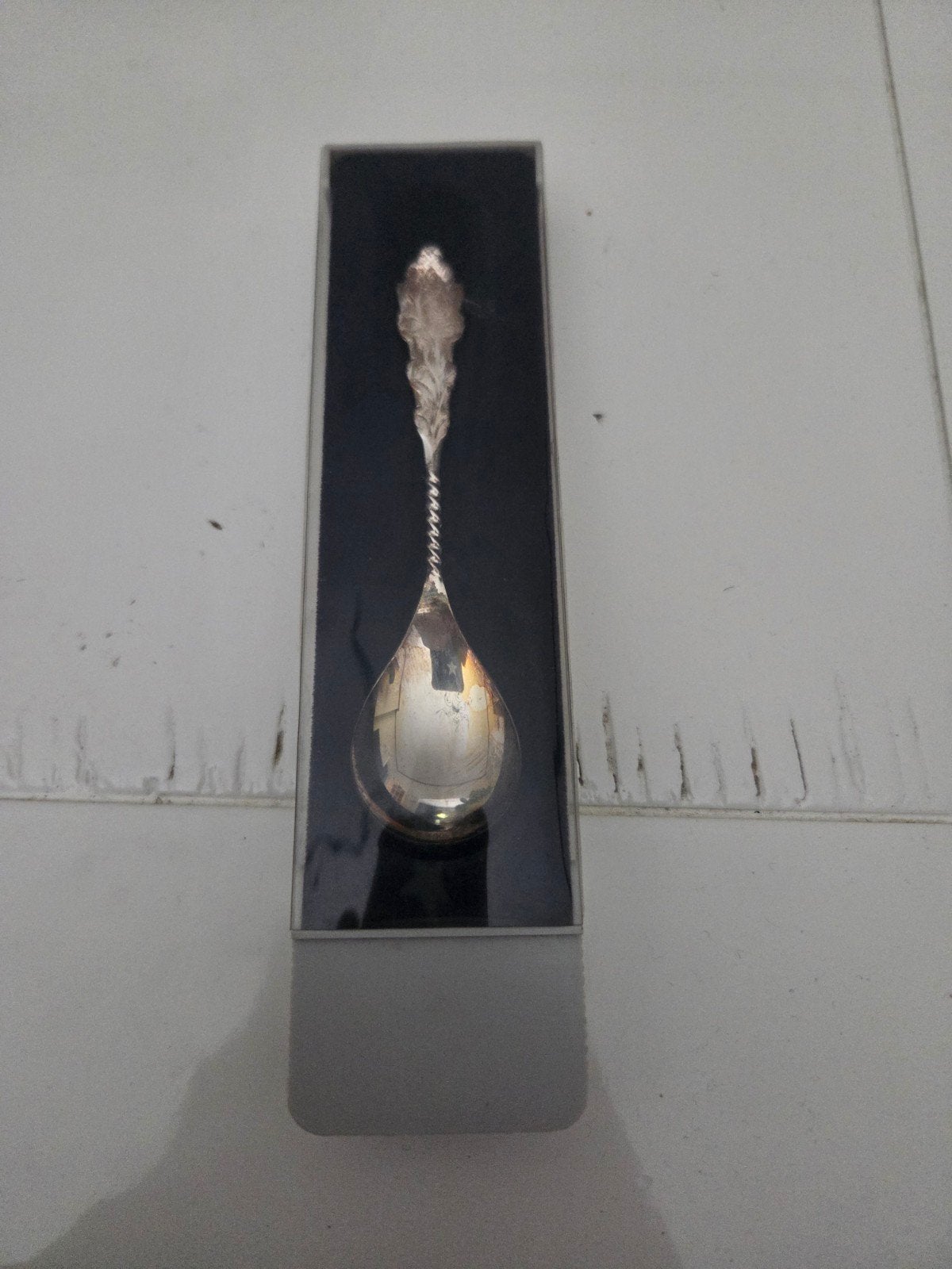 Zilveren lepeltje met gedraaide steel en decoratieve top, Ophalen of Verzenden