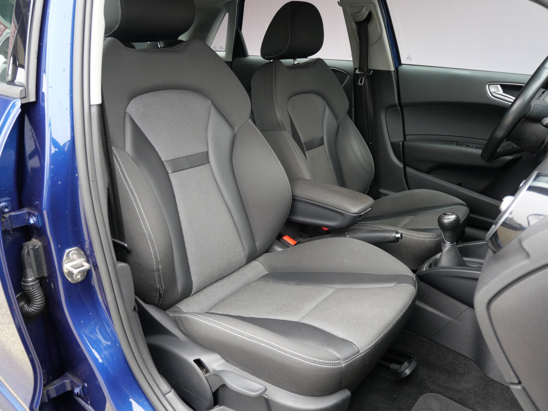 Audi A1 Sportback 1.0 TFSI S-LINE | NAVI | CLIMA | ALL-SEASO, Voorwielaandrijving, Stof, Bedrijf, 999 cc