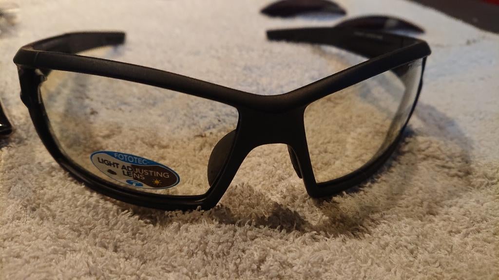 Tifosi Pro photochromatic mee kleurende fietsbril nieuw, Fietsen en Brommers, Fietsaccessoires | Fietskleding, Nieuw, Bovenkleding