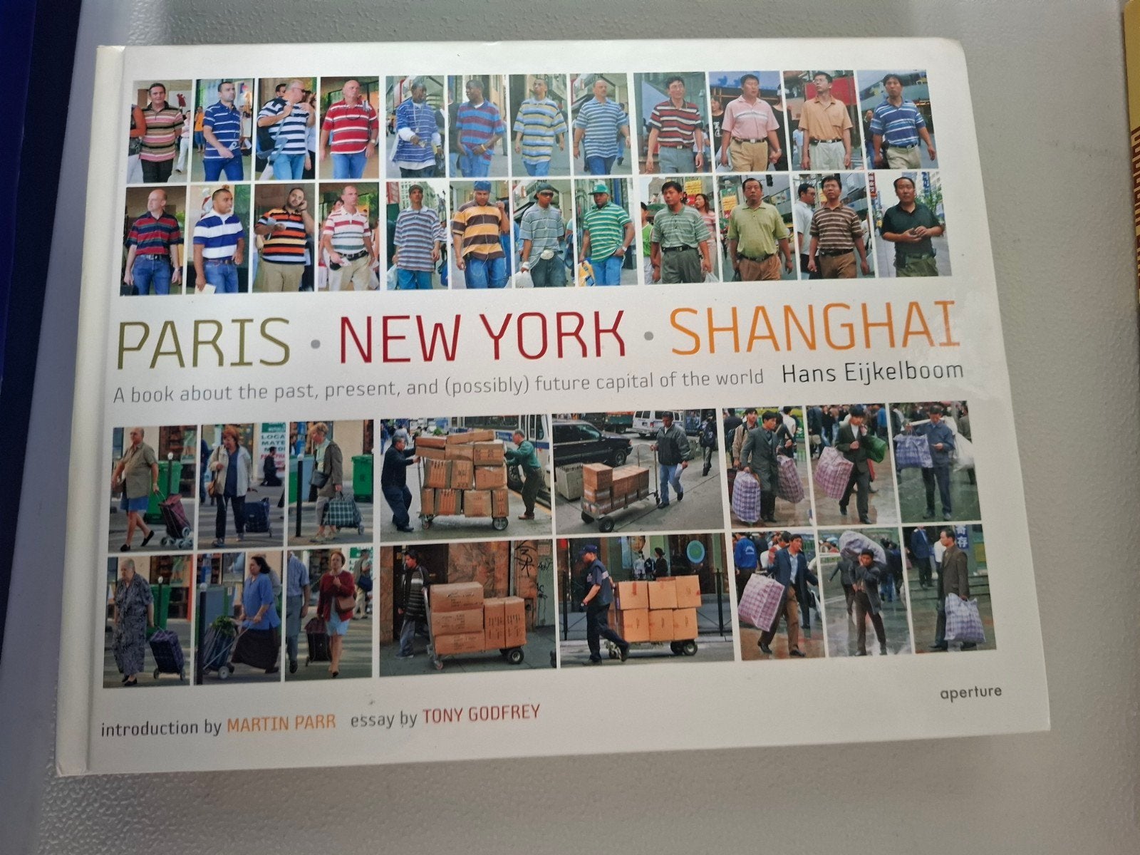 Fotoboek: Paris - New York - Shanghai door Hans Eijkelboom, Ophalen of Verzenden, Zo goed als nieuw, Fotografie algemeen, Hans Eijkelboom