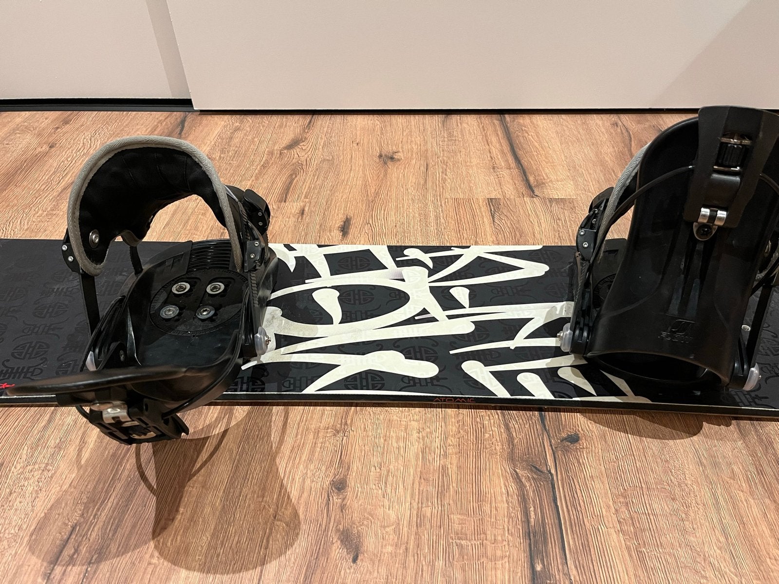 Atomic Snowboard met Flow Bindingen 152 cm, Ophalen, Gebruikt, Board