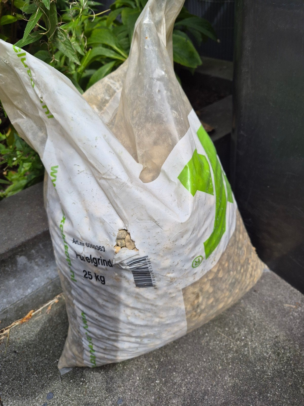 25 kg parelgrind, Ophalen