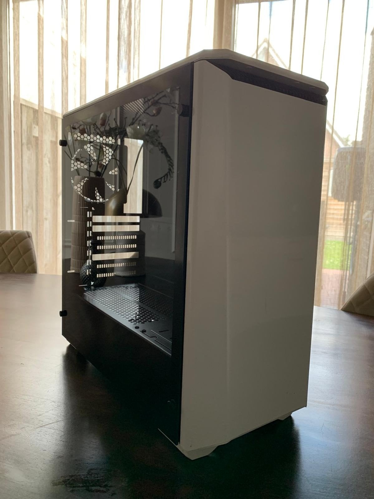 Phanteks PC kast met RGB, glazen zijkant en 3 fans, Computers en Software, Computerbehuizingen, Ophalen of Verzenden