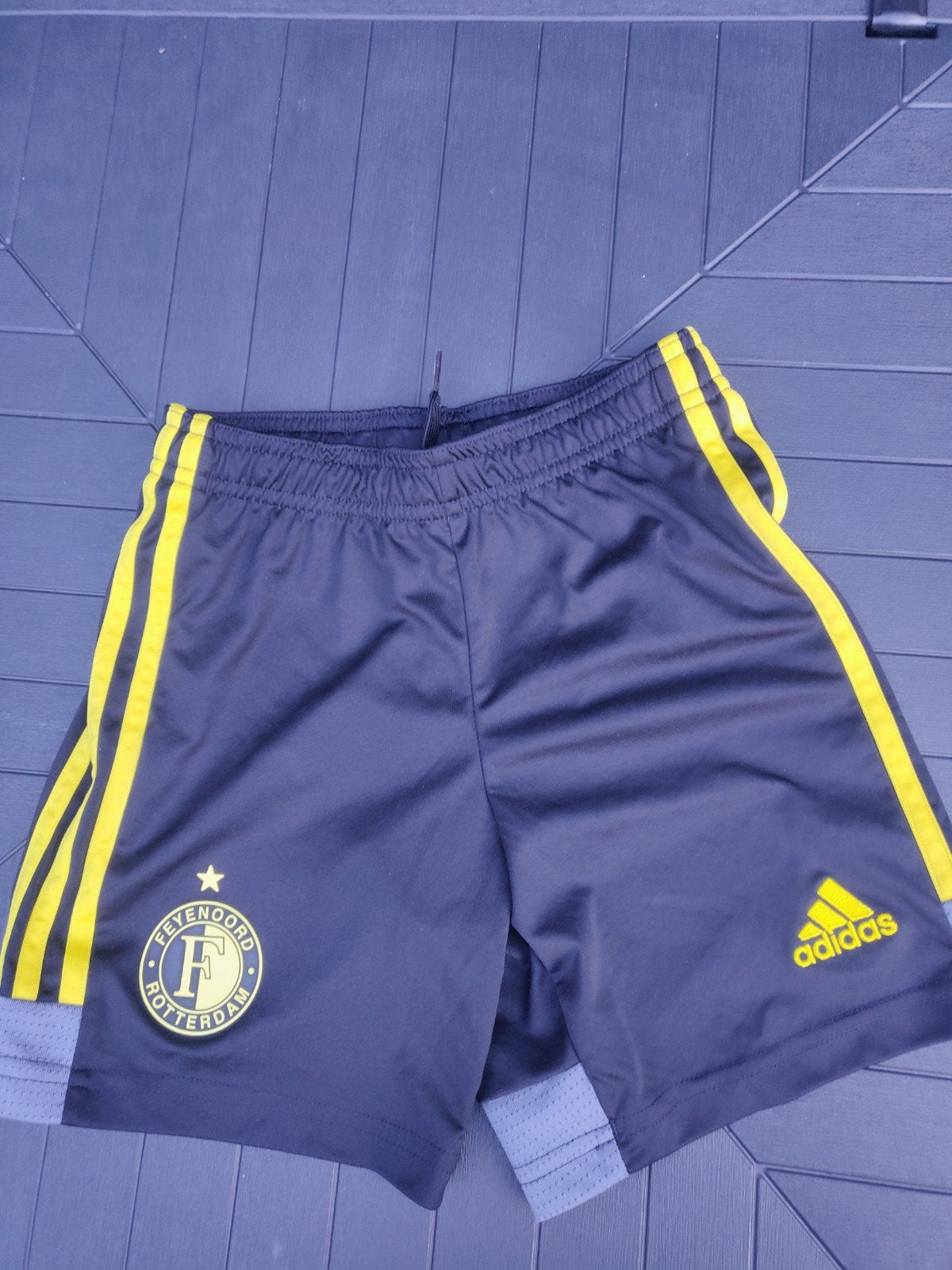 Adidas Feyenoord Voetbalbroekje - Maat 128, Ophalen, Zo goed als nieuw, Jongen of Meisje, Sport- of Zwemkleding