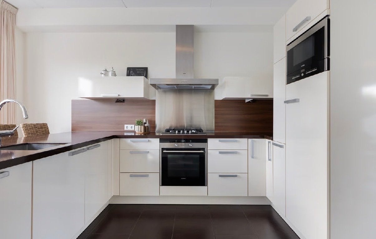 Moderne U-keuken met kookeiland en inbouwapparatuur, U-keuken, Wit, Ophalen of Verzenden, Zo goed als nieuw