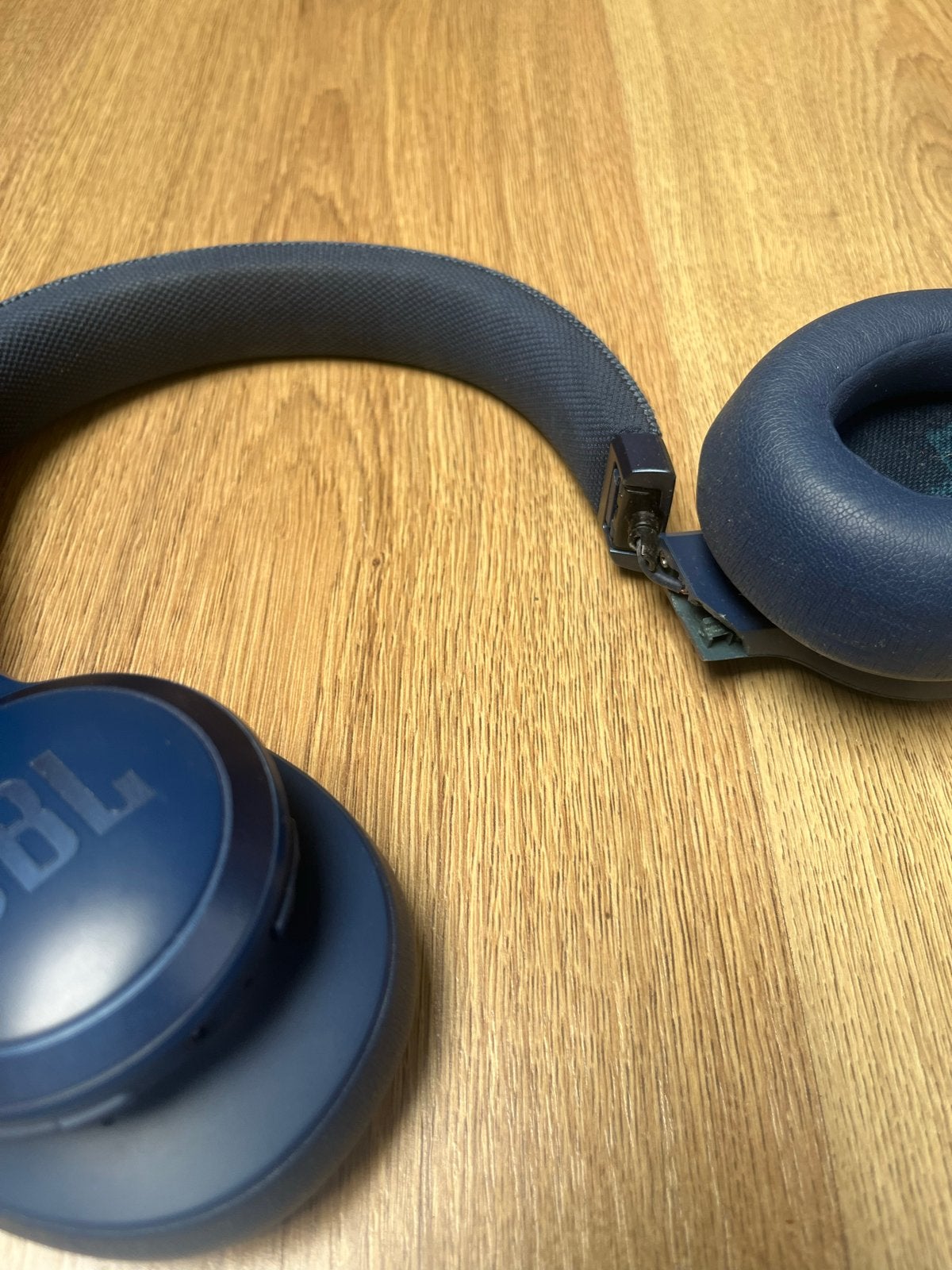 JBL koptelefoon - defect maar werkt nog, voor onderdelen, JBL, Ophalen of Verzenden, Blauw, Niet werkend