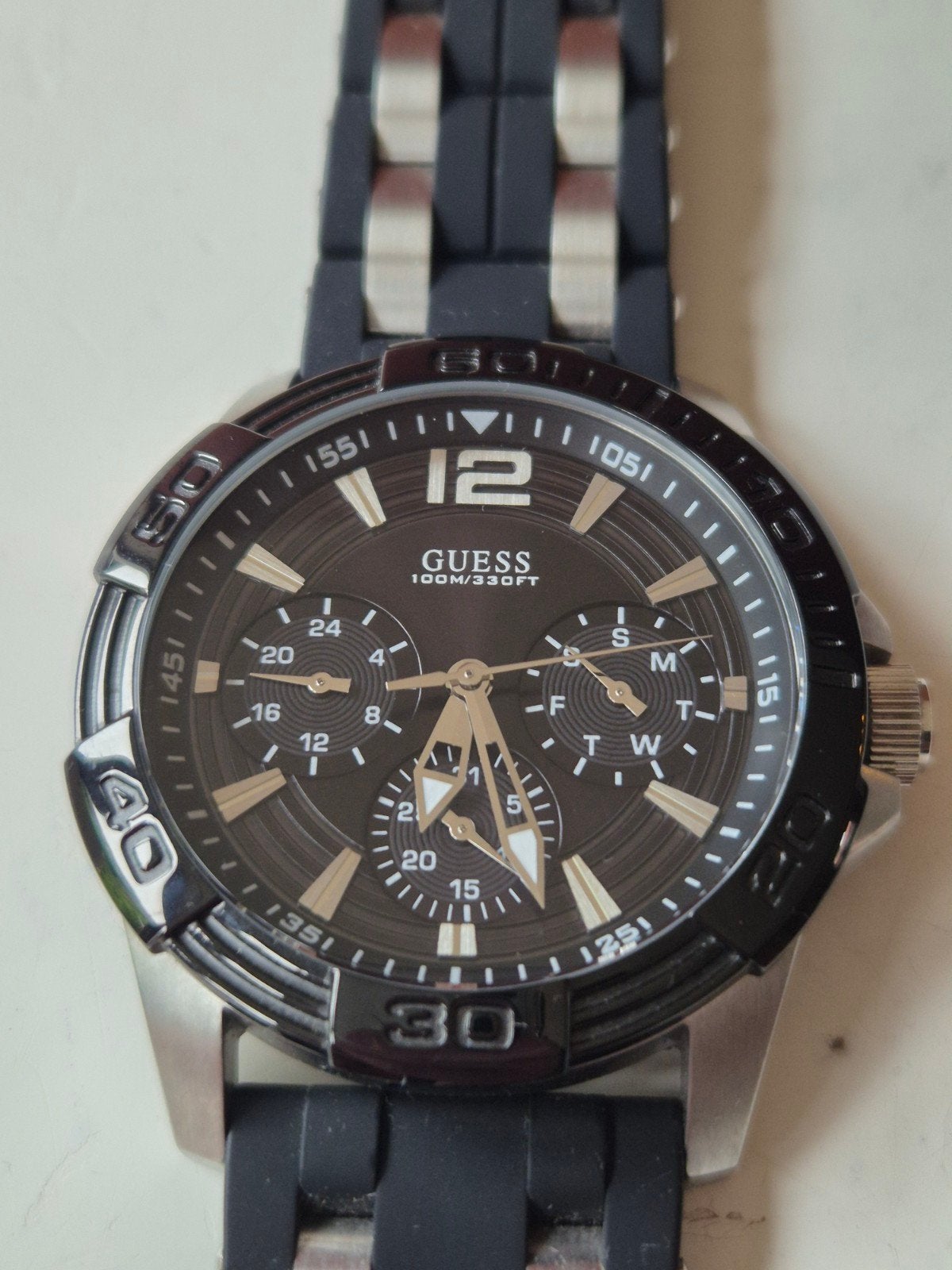 Guess Herenhorloge - Zwart met stalen accenten, Overige merken, Polshorloge, Overige materialen, Ophalen of Verzenden