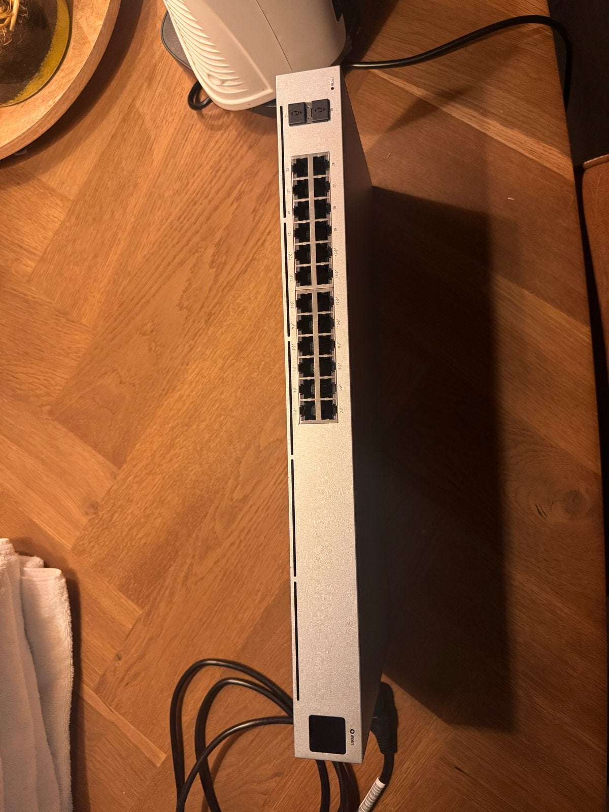 Unifi Switch USW-24-PoE - 24-poorts Gigabit PoE Switch, Ophalen of Verzenden, Zo goed als nieuw