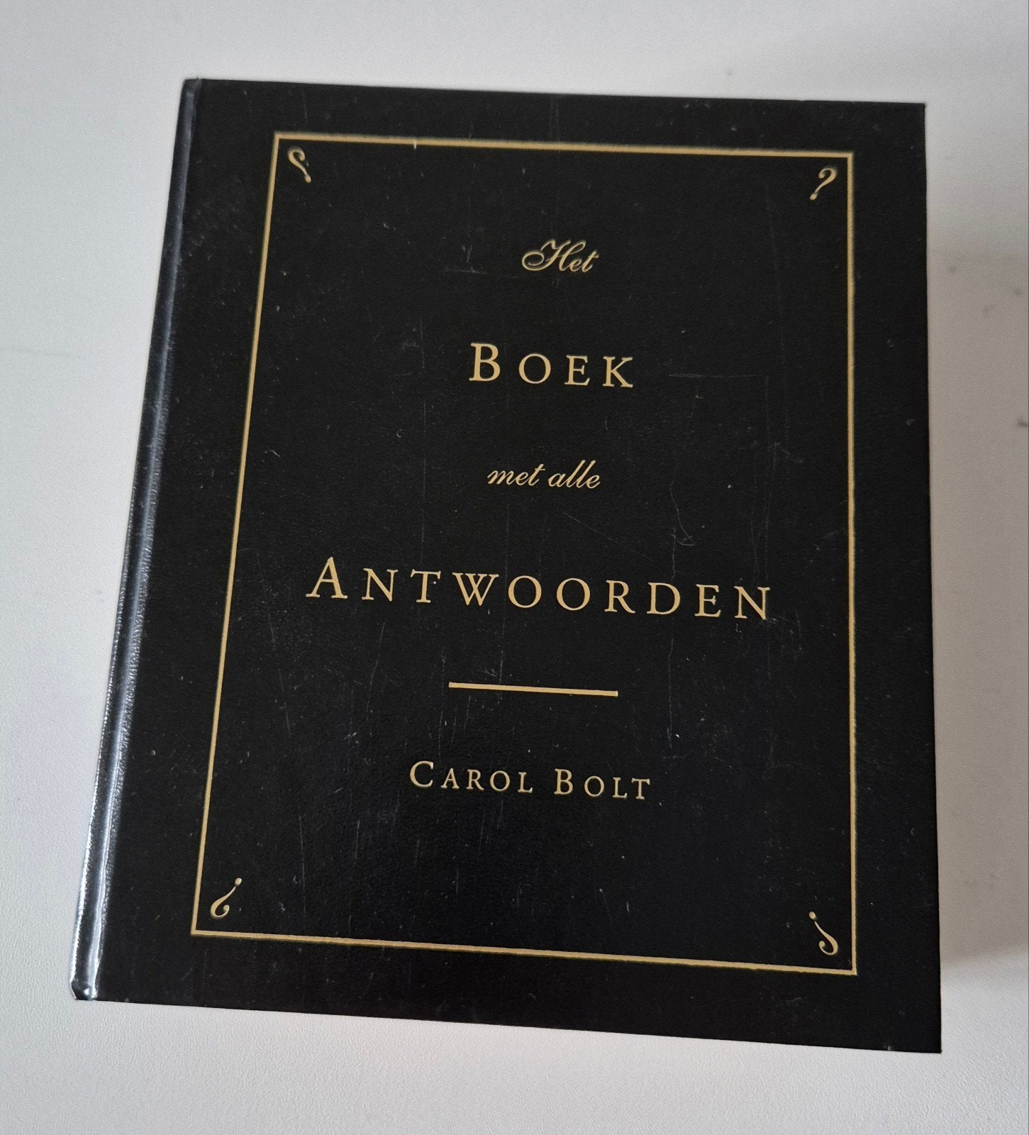 Het boek met alle antwoorden hardcover, Boeken, Ophalen of Verzenden, Gelezen