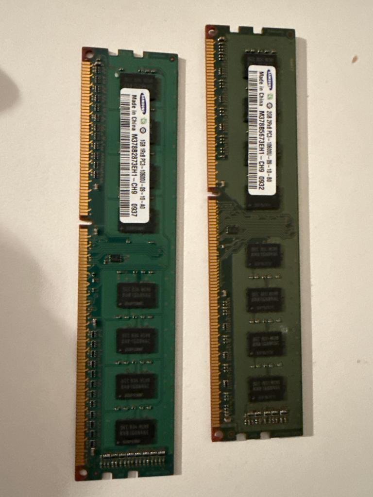 Samsung DDR3 RAM Geheugen - 1GB & 2GB Modules, Ophalen, DDR3, Zo goed als nieuw, Desktop