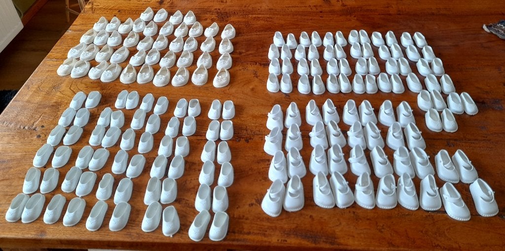 partij vintage poppenschoentjes  partij rommelmarktspullen, Verzamelen, Poppen, Ophalen of Verzenden, Nieuw, Pop
