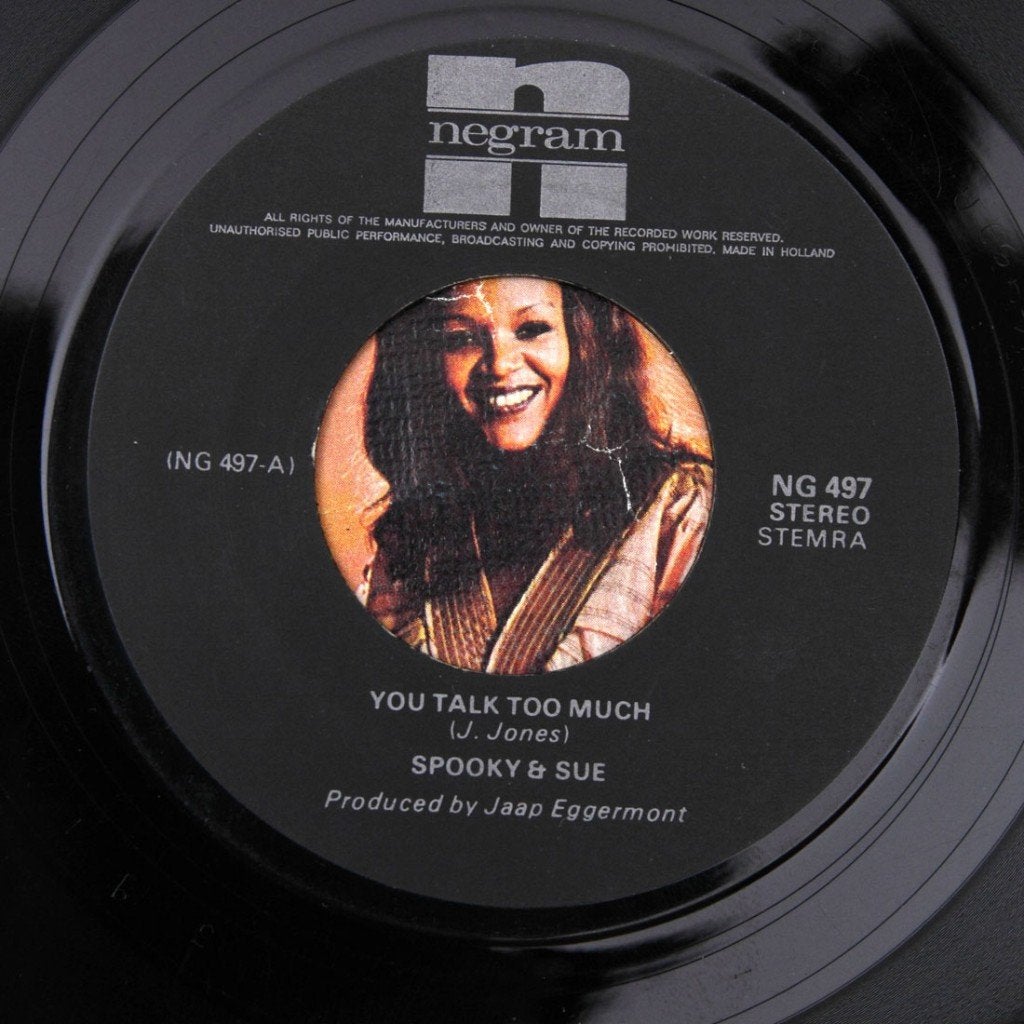 Spooky and Sue YOU TALK TOO MUCH soul pop HIT 1975, Cd's en Dvd's, Vinyl Singles, Zo goed als nieuw, R&B en Soul, 7 inch, Verzenden