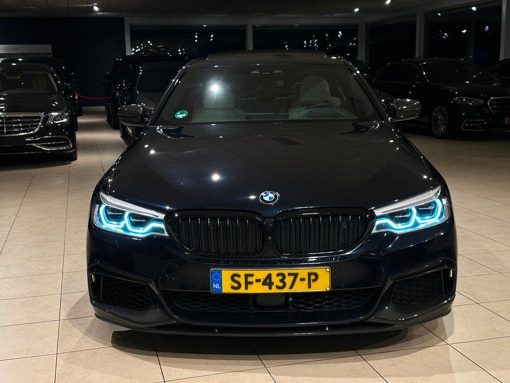 BMW 5-serie M550d xDrive/ORIG-NL/NACHTZICHT/MASSAGE/ACC/HUD/, Auto's, BMW, Automaat, Gebruikt, 2993 cc, 2000 kg