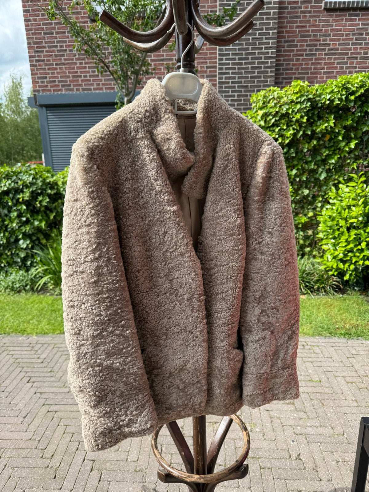 Stijlvolle beige teddy jas van Van Manen Mantels, Ophalen of Verzenden, Zo goed als nieuw, Maat 38/40 (M), Beige