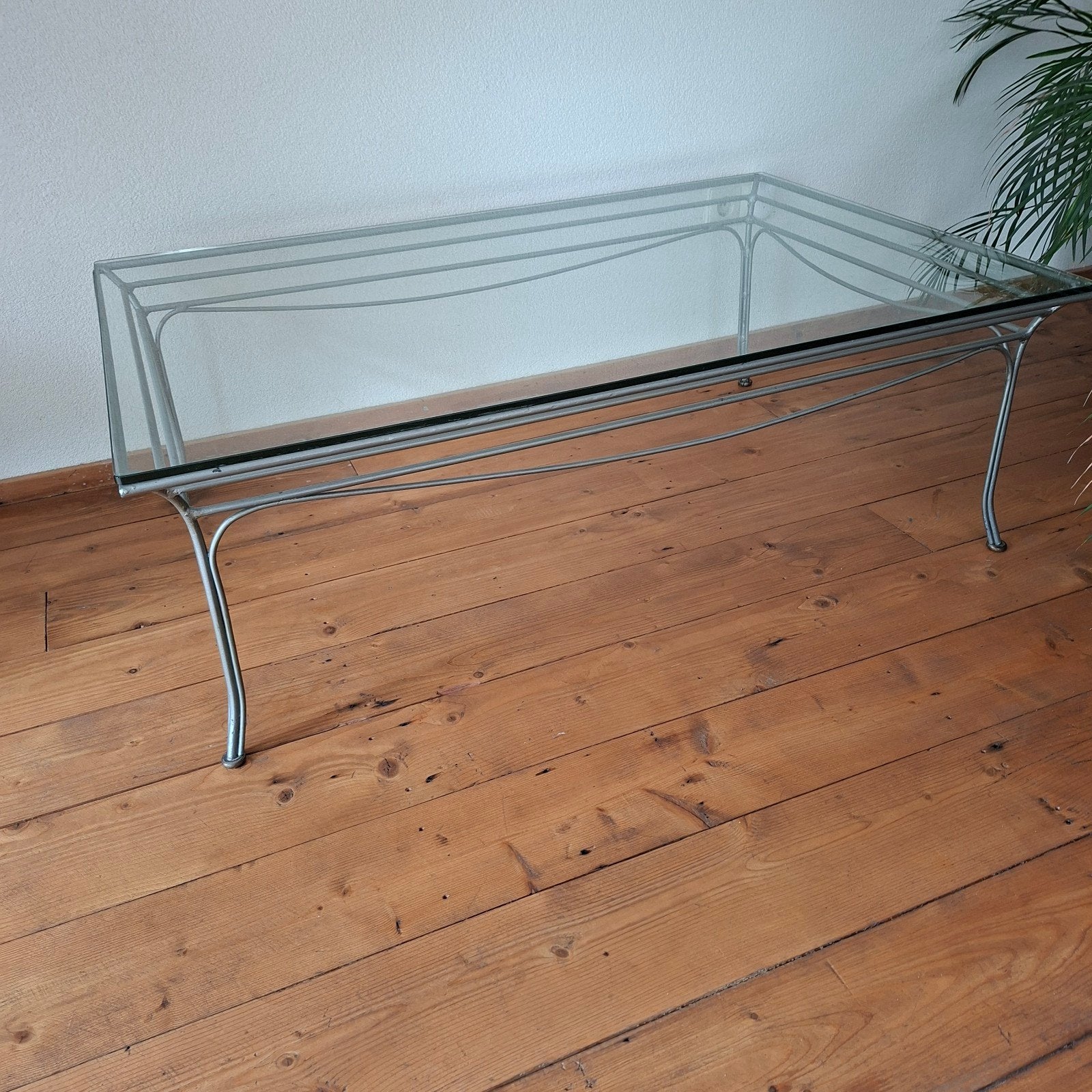 Mooie salontafel met hele stevige glasplaat en mooie onderst, Huis en Inrichting, Tafels | Salontafels, Ophalen, 100 tot 150 cm