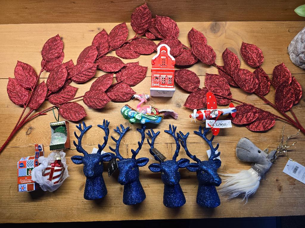 Kerstdecoratie: oa AH huisje, kerstverhaal, Nivea cadeautje, Ophalen of Verzenden, Nieuw