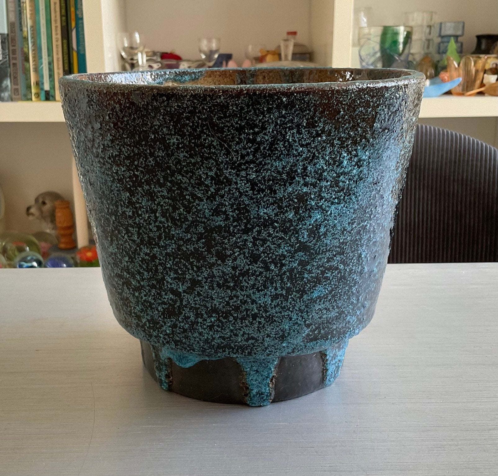 Pieter Groeneveldt bloempot bruisglazuur/Lava blauw; H 16 cm, Ophalen of Verzenden