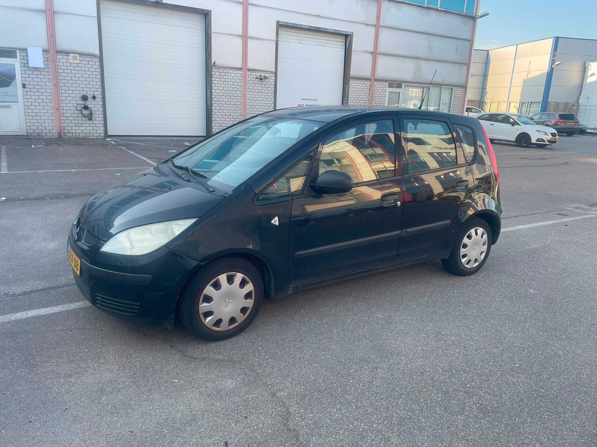 Mitsubishi Colt 1.1 5drs AIRCO APK MAART 2027 !, Auto's, Stof, Gebruikt, 31 €/maand, Bedrijf