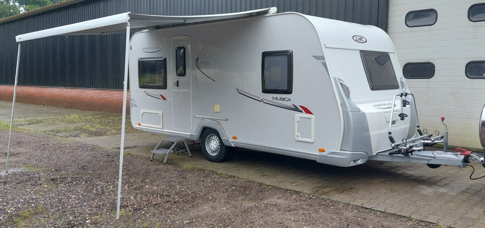LMC Musica 470 D,  cassette luifel, stallingsmogelijkheid, Caravans en Kamperen, Rondzit, Frans bed, Particulier, 4 tot 5 meter