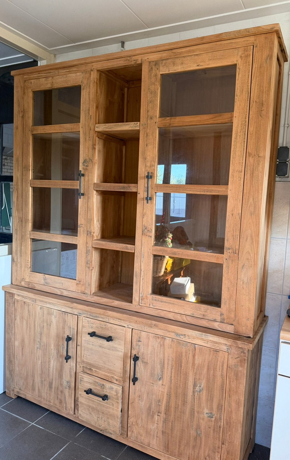 Grote houten buffetkast / vitrinekast Pronto Wonen, Ophalen, 200 cm of meer, 150 tot 200 cm, Zo goed als nieuw