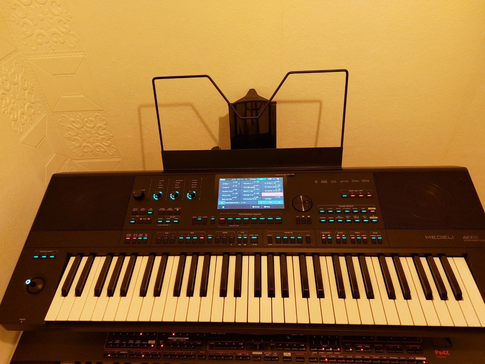 Medeli AKX10 met Volkan Solumaz  Expansion., Muziek en Instrumenten, 61 toetsen, Ophalen of Verzenden, Zo goed als nieuw, Midi-aansluiting