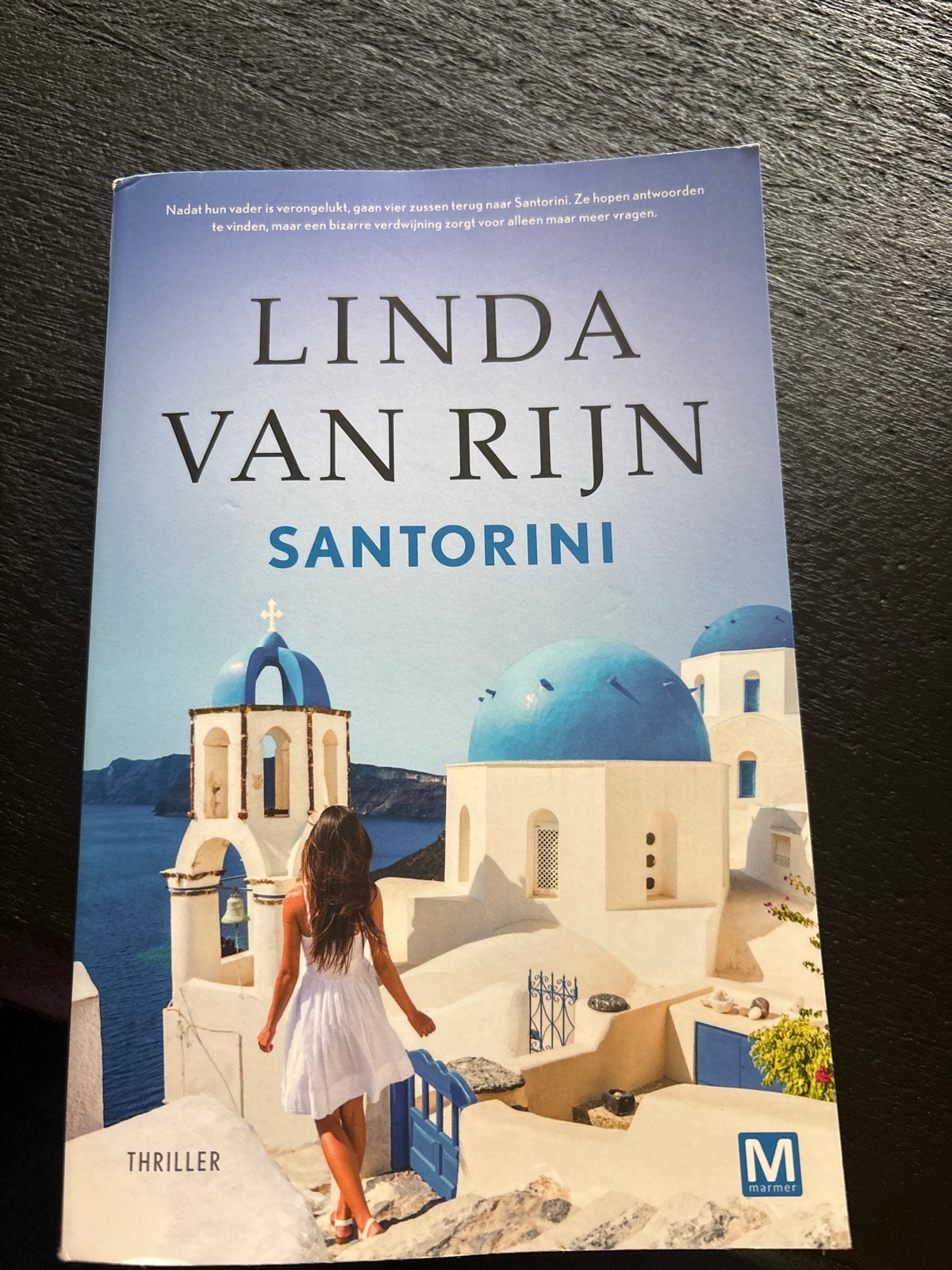Santorini - Linda van Rijn (Thriller), Ophalen of Verzenden, Zo goed als nieuw