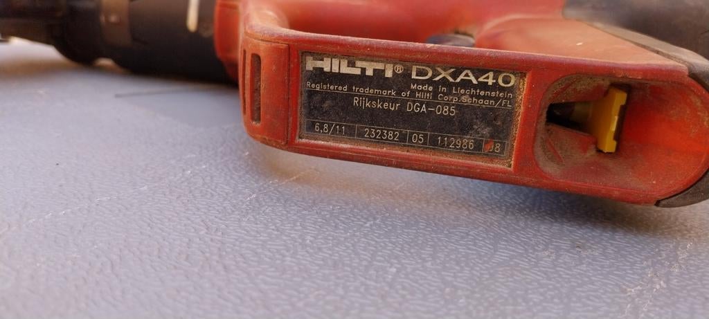 Hilti DX A40 met kogels ( 18 kilo nagels), Doe-het-zelf en Verbouw, Ophalen