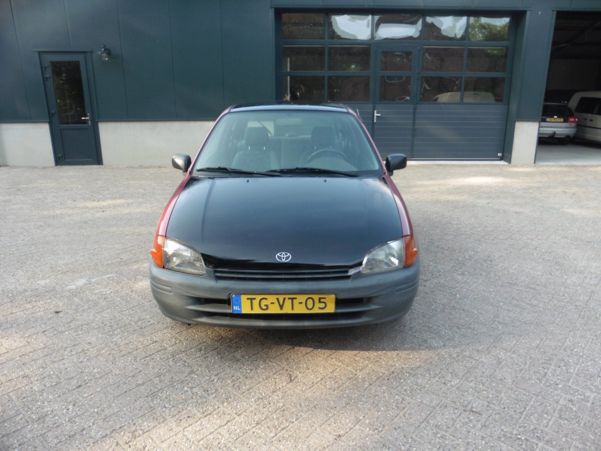 Toyota Starlet 1.3-16V Black, Gebruikt, 4 cilinders, Starlet, 400 kg