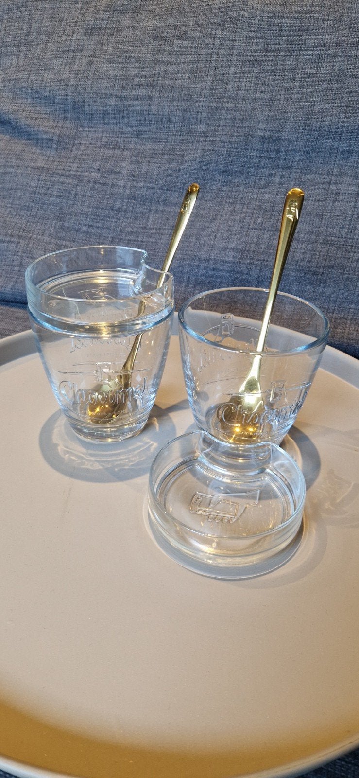 nieuw! Chocomel glazen met lepeltjes - Set van 2, Ophalen of Verzenden, Zo goed als nieuw, Overige merken, Glas