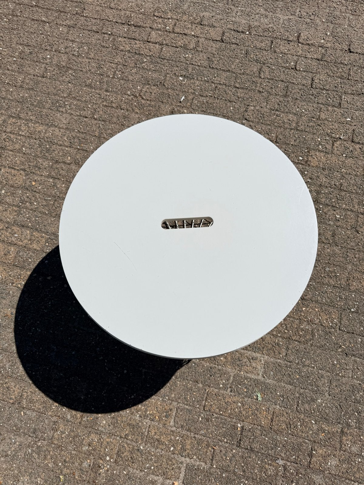 Witte ronde bijzettafel met metalen onderstel, Ophalen, Minder dan 45 cm, Minder dan 55 cm, Gebruikt