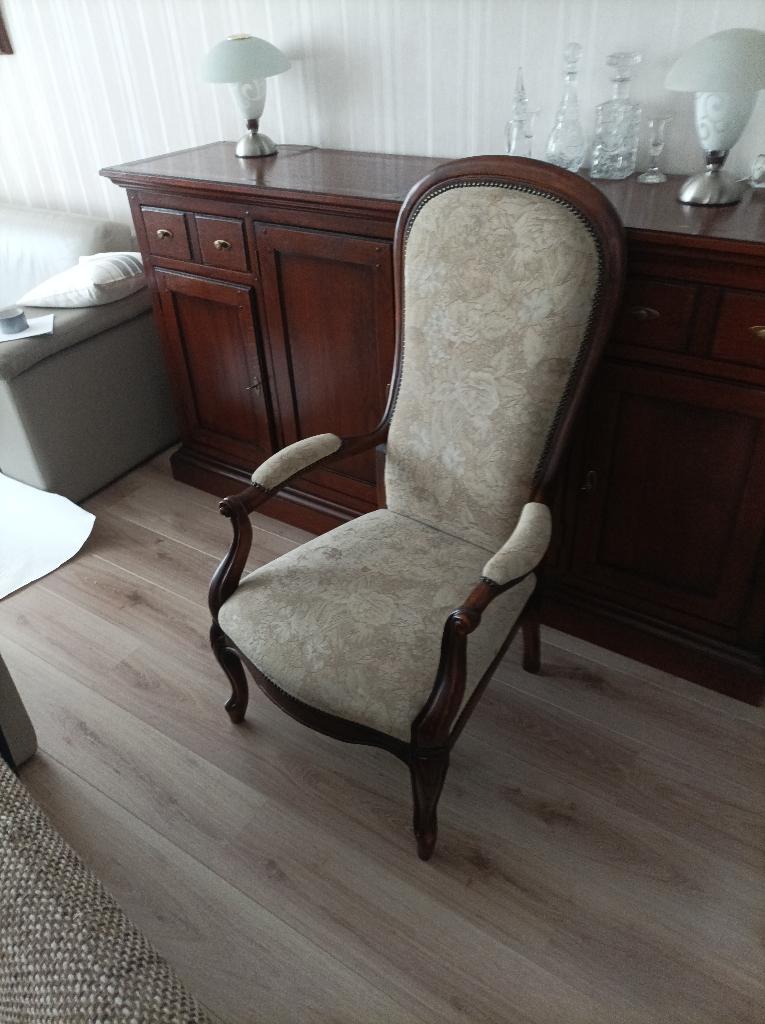Luxe Houten Fauteuil met Beige Bekleding, Ophalen, Bruin, Klassiek, Louge stoel, Fauteuil, Gestoffeerd, Zo goed als nieuw
