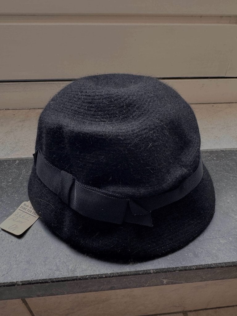 Vintage elegant zwart wollen dameshoedje uit de jaren ‘50/60, 56 of 57 cm (M, 7 of 7⅛ inch), Hoed, Ophalen of Verzenden, Zo goed als nieuw