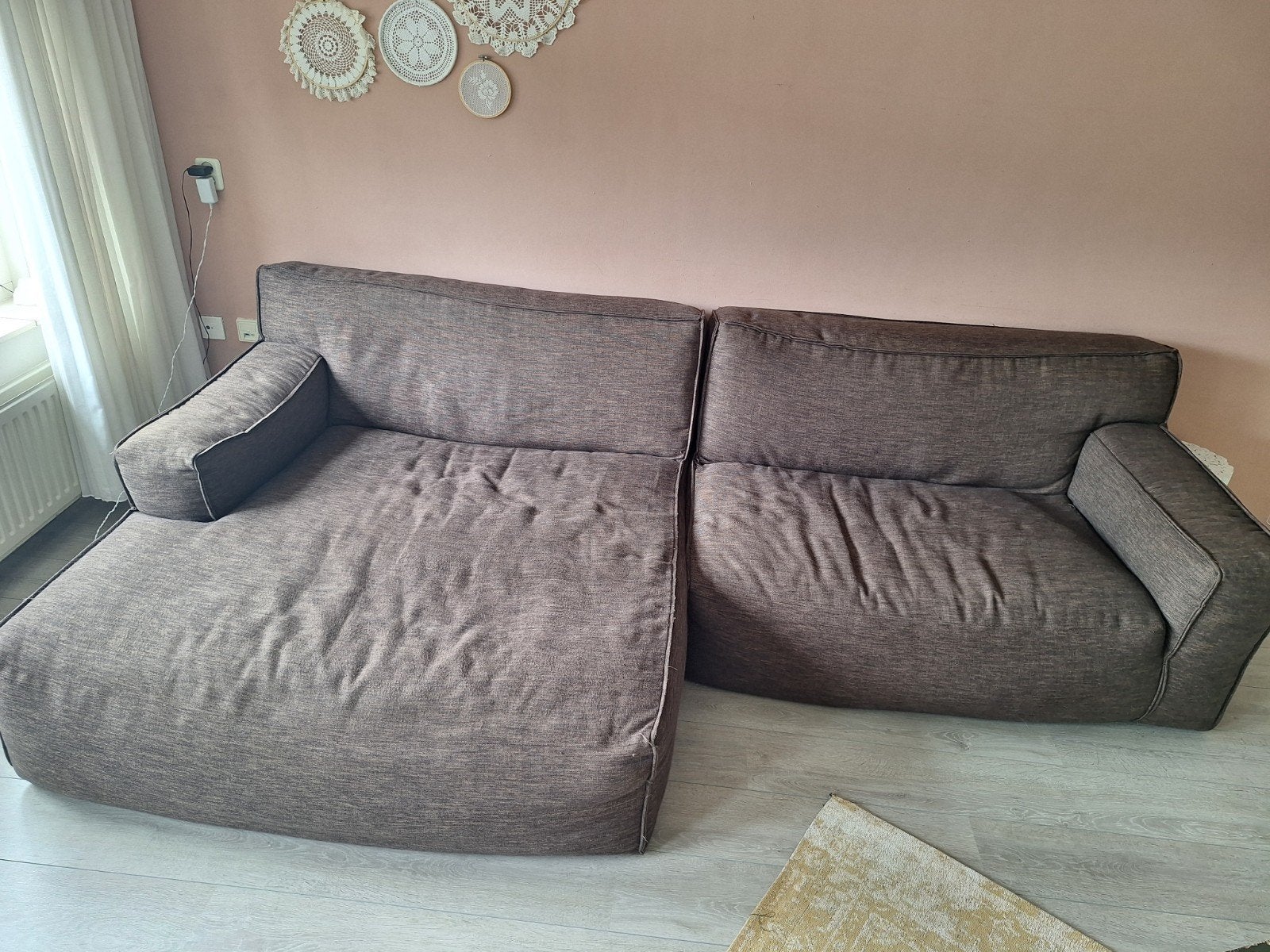 Bruine loungebank met groot loungegedeelte, Huis en Inrichting, Banken | Bankstellen, Gebruikt, Hoekbank, Vierpersoons of meer