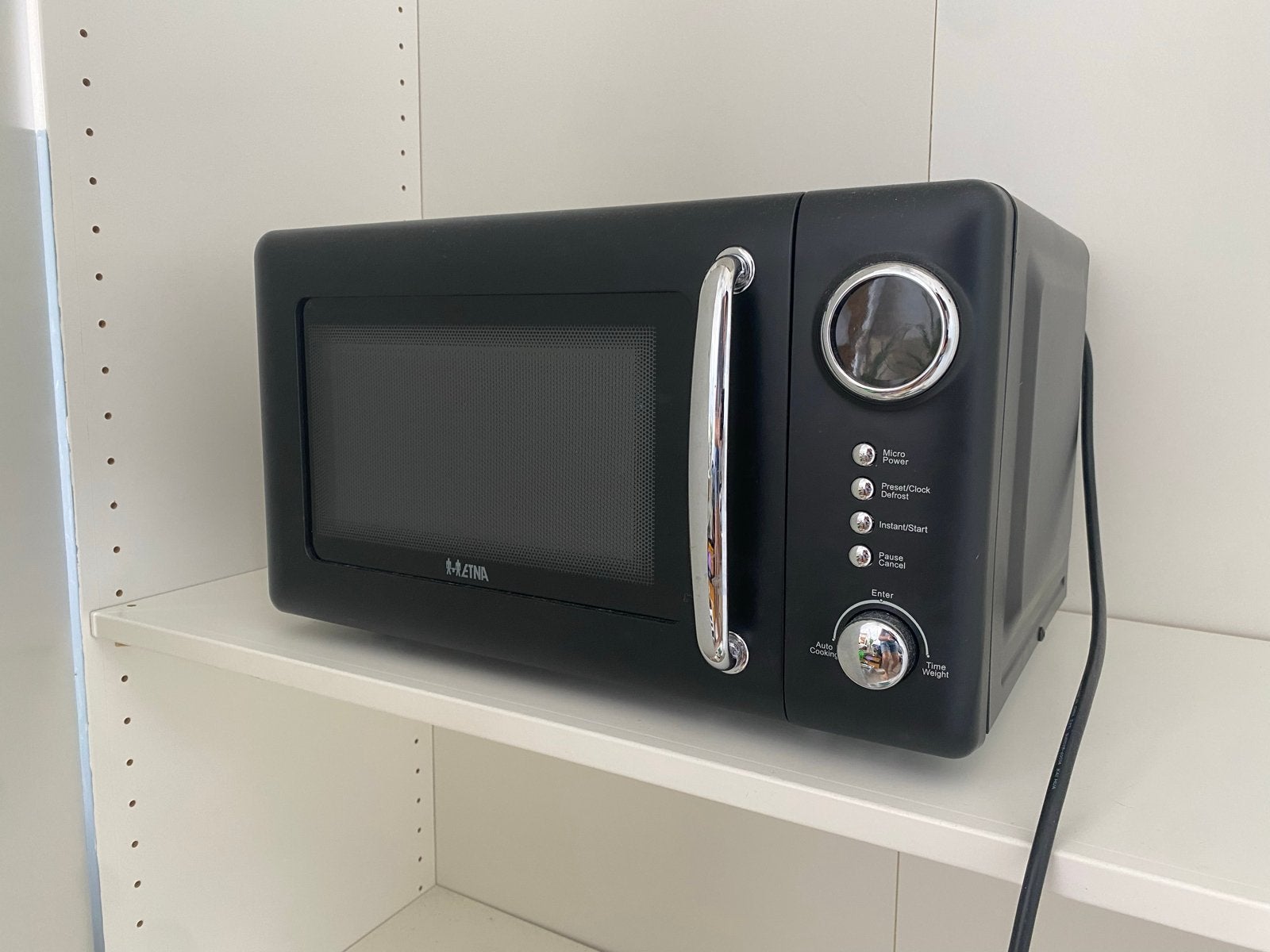 Etna SMV620ZWA Retro Magnetron Zwart - Goede Staat, Ophalen, Draaiplateau, Magnetron, Zo goed als nieuw