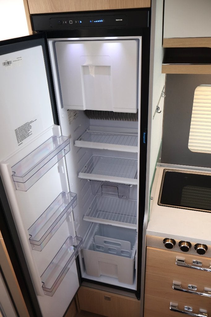 Foto 17 van Hymer BMC-I 600 WhiteLine ! BOVENKASTEN ! ALDE ! E&P LEVEL !