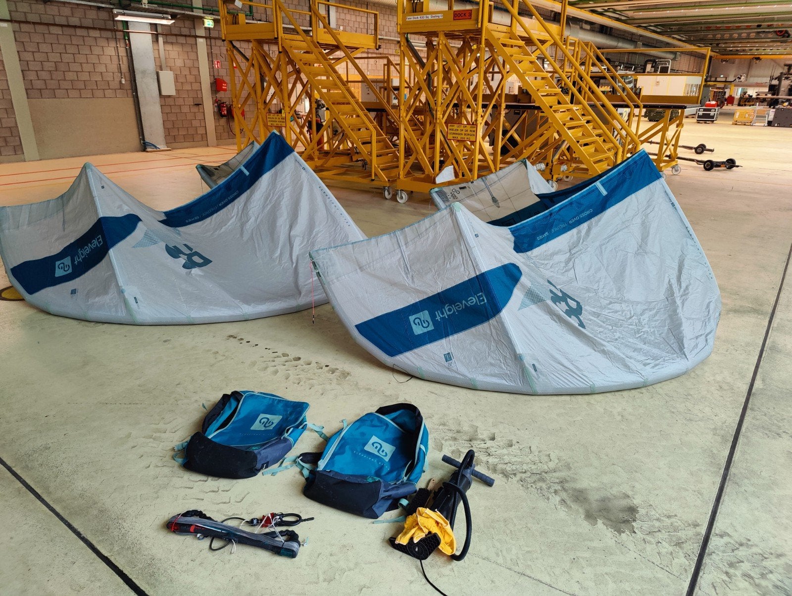 eleveight rs v5 & v6 - 1400 euro voor 4 kites en 2 barren, Ophalen, Gebruikt, Kitesurf-set, Twintip