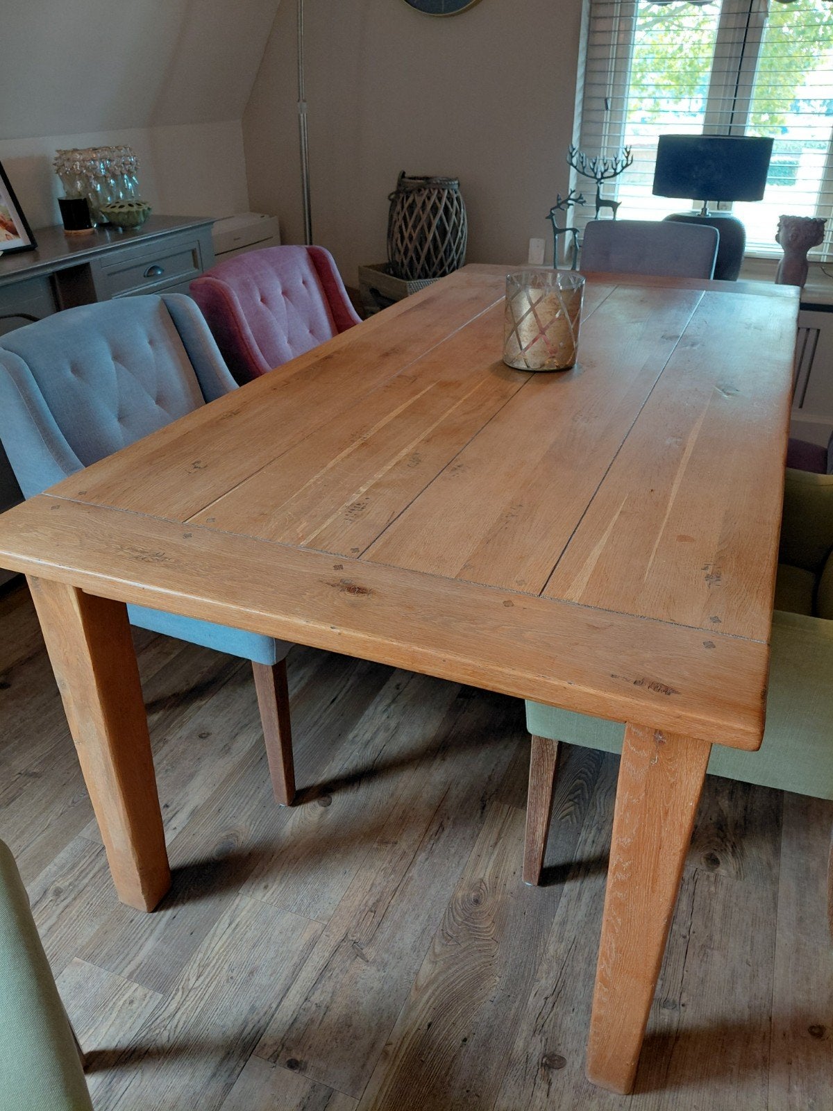 Vintage eikenhouten eettafel met 6 pastelkleurige stoelen, Ophalen, Eikenhout, 200 cm of meer, Vintage tafel en pastel kleuren stoelen