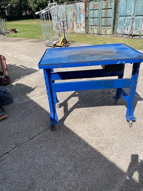 hoge mobiele metalen werkbank / tafel met opstaande rand, Doe-het-zelf en Verbouw, Werkbanken, Ophalen, Nieuw, 170 cm of meer