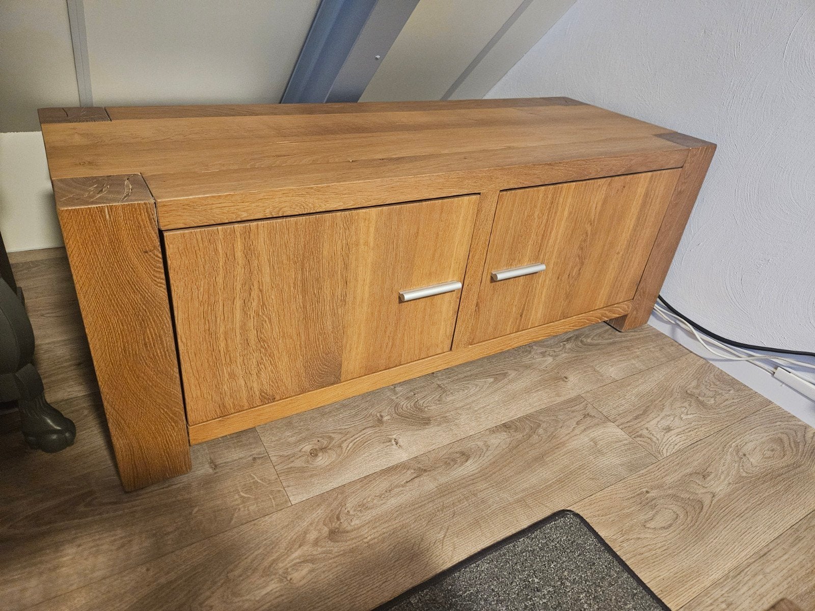 Massief eiken tv-dressoir, Ophalen, Met deur(en), 100 tot 150 cm, Eikenhout
