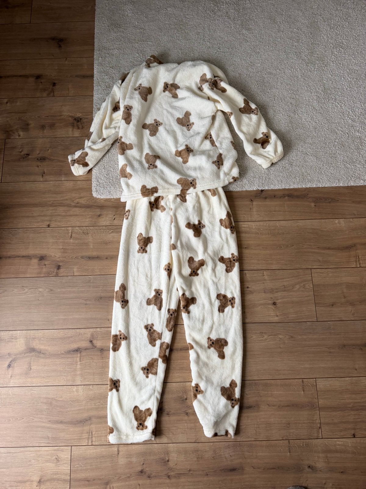 Nieuwe Pluche Pyjama met Beertjesprint - Maat S, Kleding | Dames, Ophalen of Verzenden, Nieuw, Maat 36 (S)