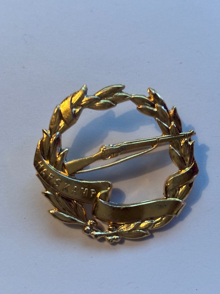 Harskamp speld goud NO: 1, Verzamelen, Militaria | Algemeen, Landmacht, Kleding of Schoenen, Nederland, Verzenden