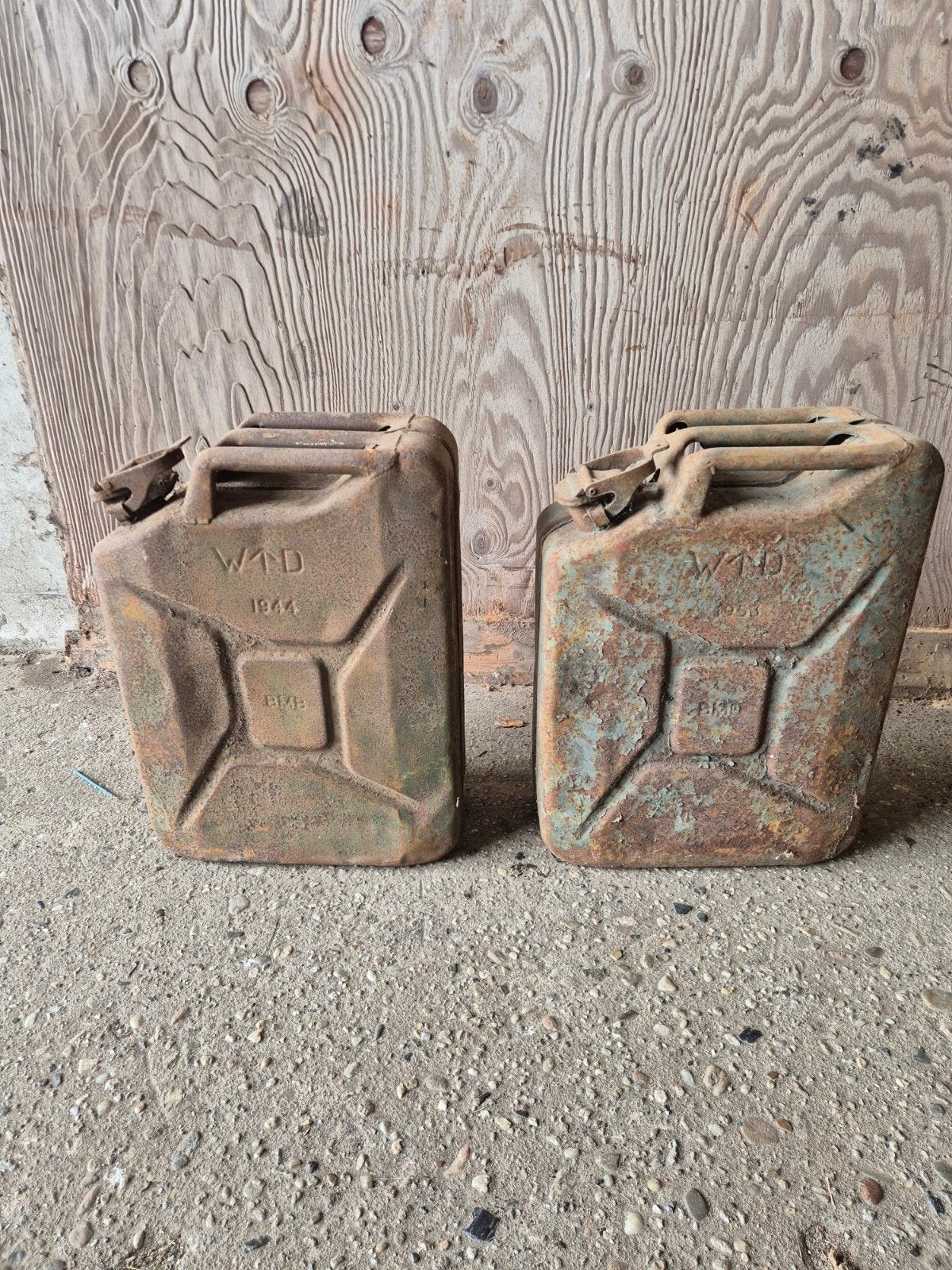 Set van 2 originele WOII jerrycans (1944 & 1953), Ophalen